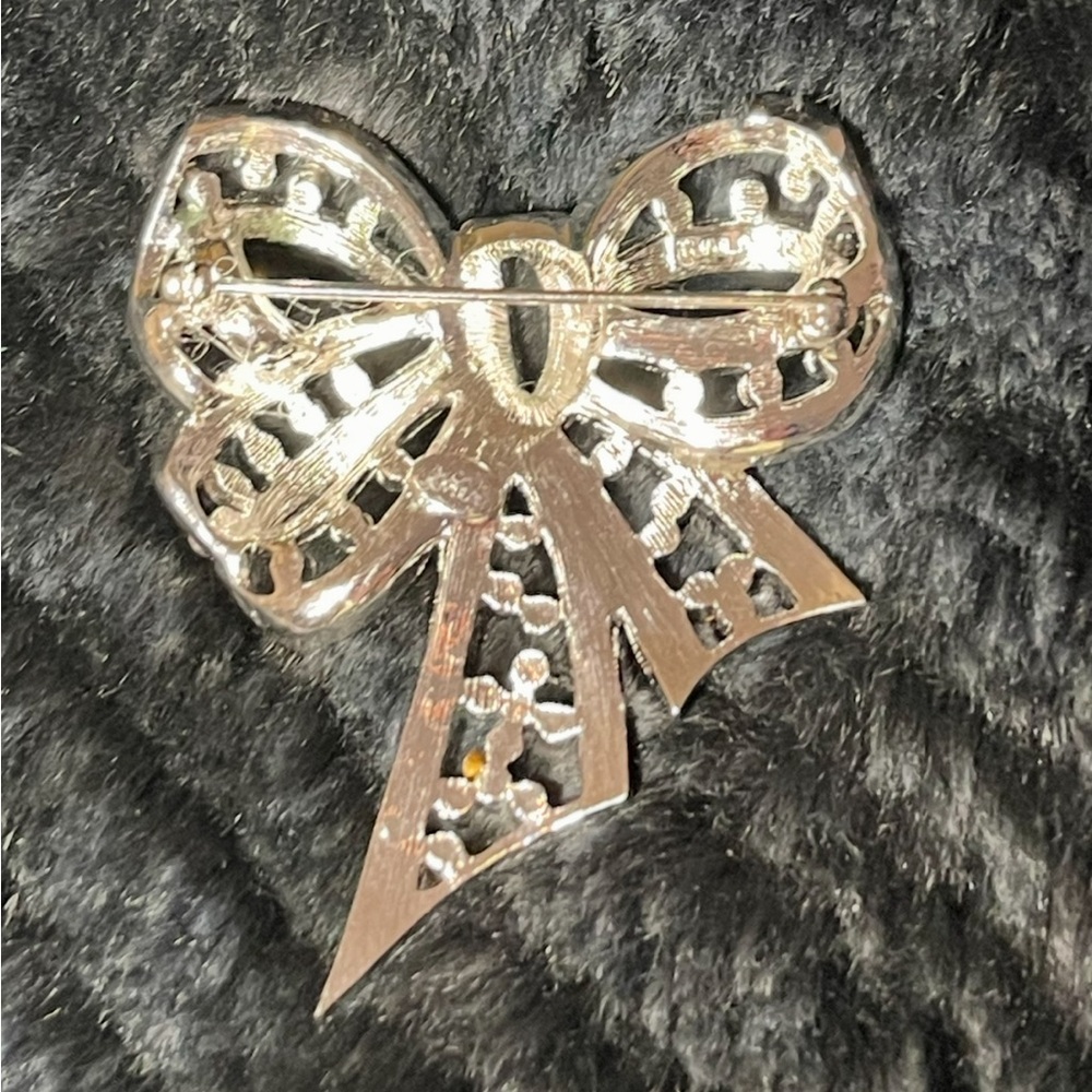 JOAN RIVERS Classics Collection Bow Rhinestone Brooch Pin Silver-Tone EUC Snazzy - Picture 10 of 11